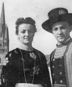 Avec sa sœur Marie-Thérèse au Cercle celtique