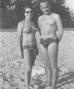 A Grand Bassam, en avril 1960 avec Josette