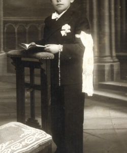 Fervent catholique, Jean-François le jour de sa communion solennelle