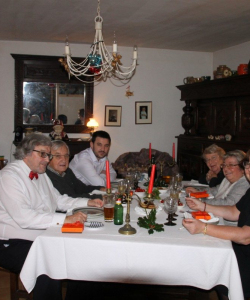 Noël 2015, en famille, dans la maison de son enfance à Pouldavid. De gauche à droite : Joël son neveu, Jean-François, son petit-neveu, Josette son épouse, Jehanne sa fille et Monique sa nièce