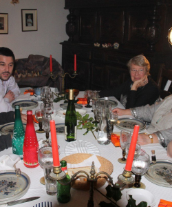 Noël 2015, en famille, dans la maison de son enfance à Pouldavid. De gauche à droite : Jean-François, son petit-neveu, Josette son épouse, Jehanne sa fille et Monique sa nièce