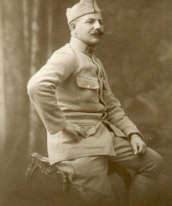 Jean Coatmeur, père de Jean-François, photographié pendant la guerre