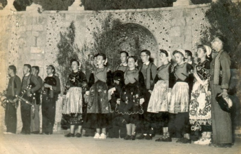 Le 7 juillet 1949. Jean-François, chef de chœur, à droite