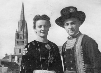 Avec sa sœur Marie-Thérèse au Cercle celtique